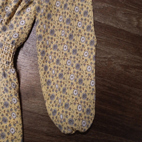 Max Studio Floral Yellow Wrap Top Size M - Picture 4 of 4